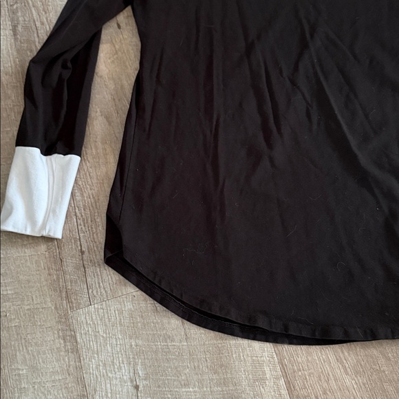 Universal Standard Rhine Color Block Cuff Long Sleeve T-Shirt - Picture 7 of 8